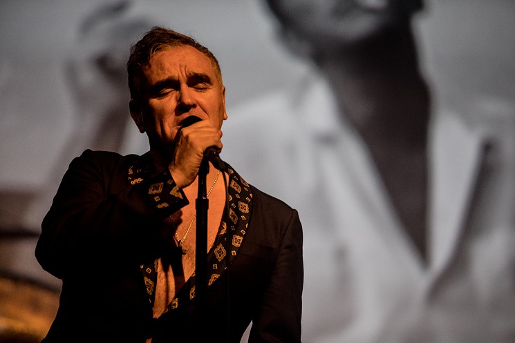 https://www.morrissey-solo.com/data/attachment-files/2017/11/41410_phx-mus-2017116-morrissey-jimlouvau-18.jpg